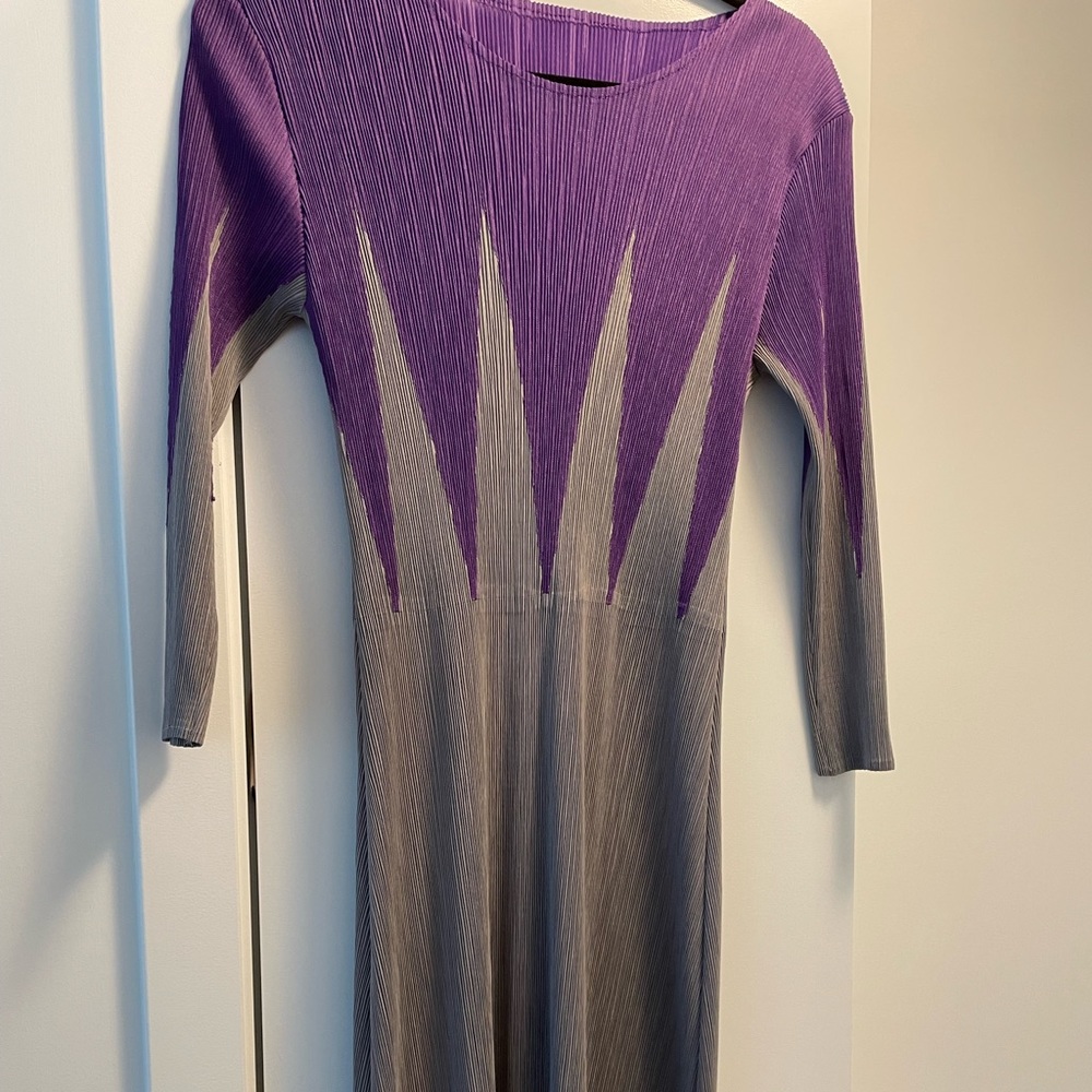 Vintage abstract crinkle dress. Midi length. Size sm/med